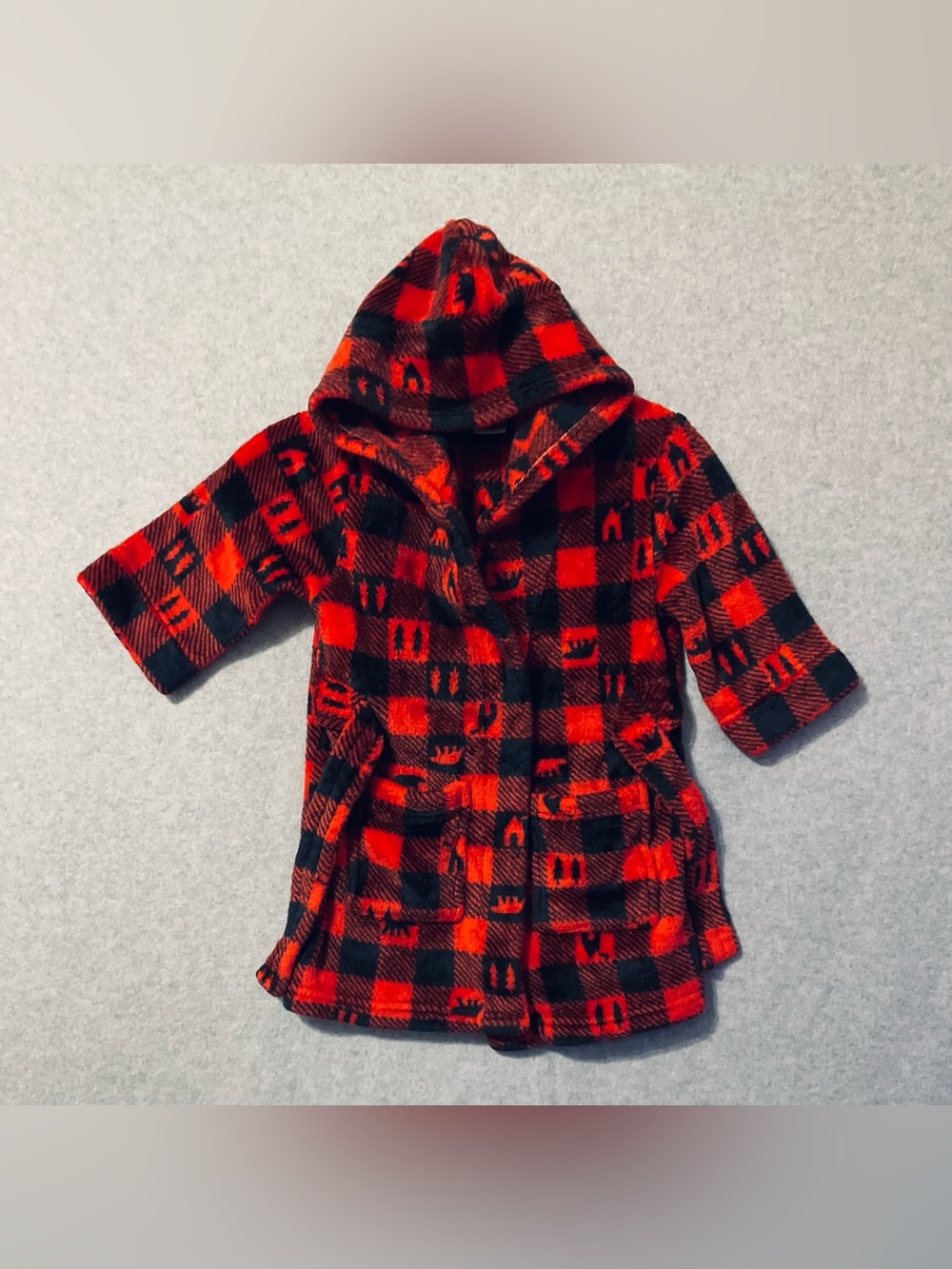 Cat & Jack Kid's Red and Black Plaid Hooded Buffalo ,hooded robe Sz 2T-3T